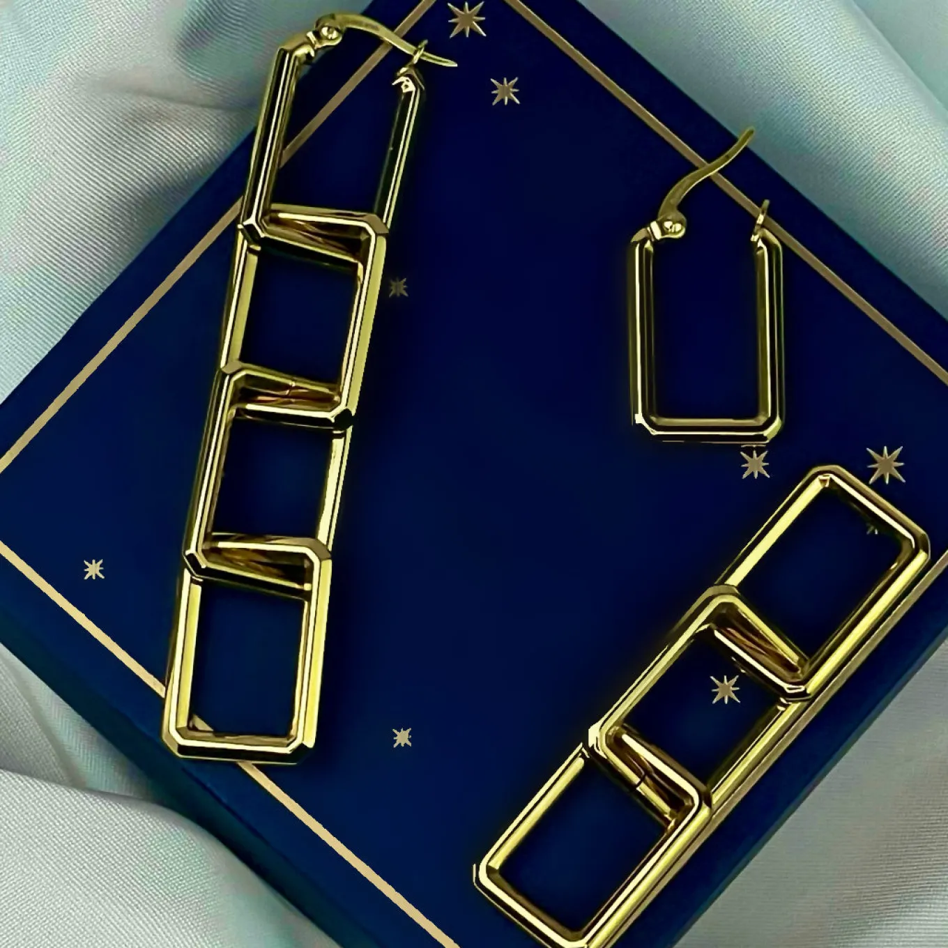 essentielle_chain_earrings_gold_colour_2.webp Store Essentielle Chain Earrings, Gold Colour Ohrringe