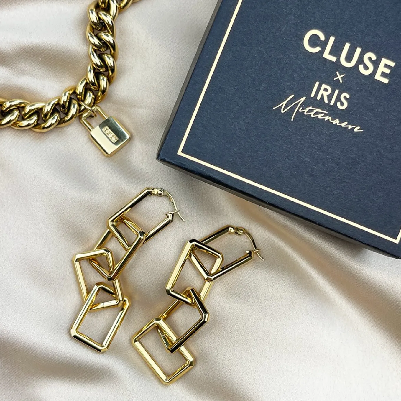 essentielle_chain_earrings_gold_colour_4.webp Store Essentielle Chain Earrings, Gold Colour Ohrringe