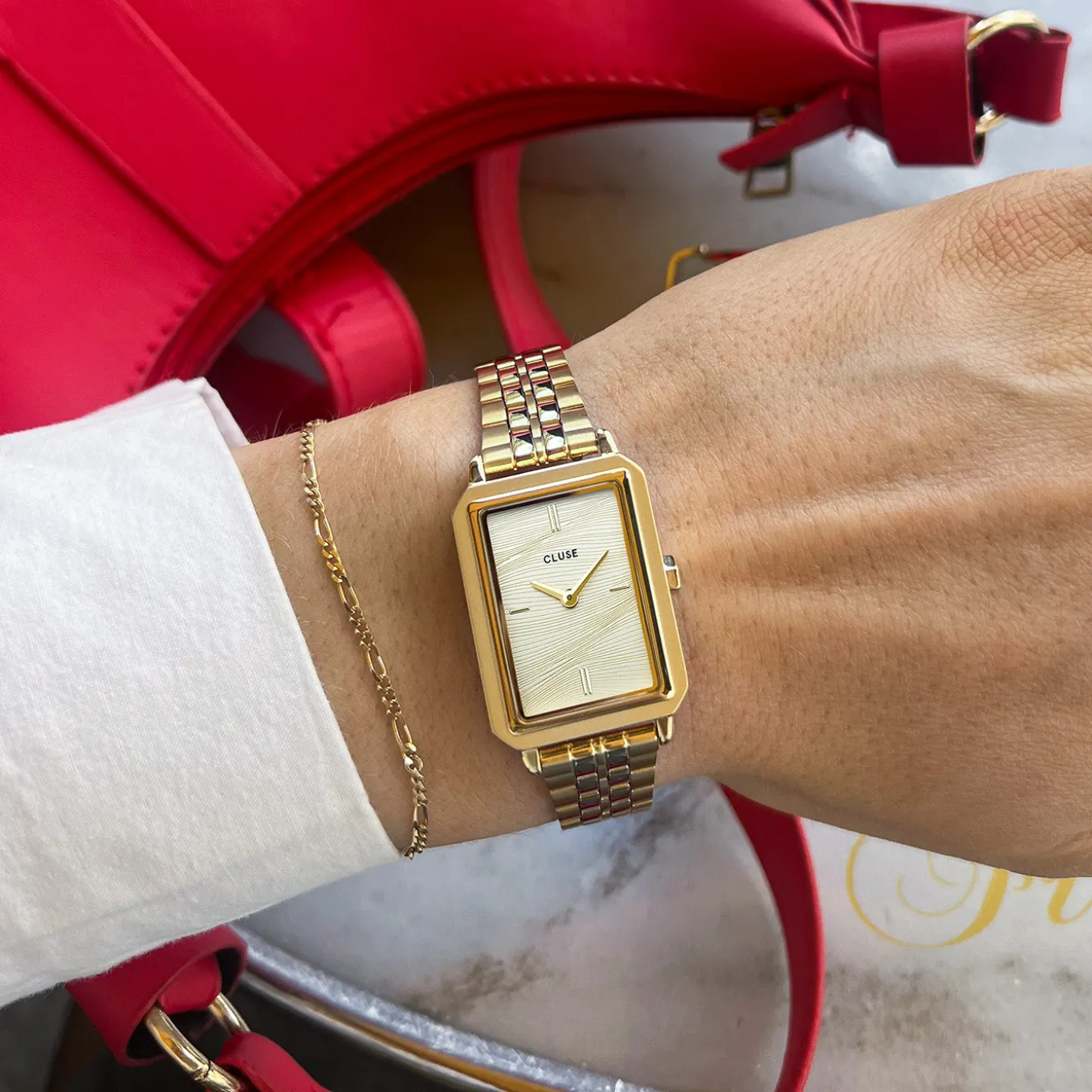 fluette_watch_steel_sand_texture_gold_gold_colour_7.webp Shop Fluette Watch Steel, Sand Texture Gold, Gold Colour Damen Uhren Gold | Fluette