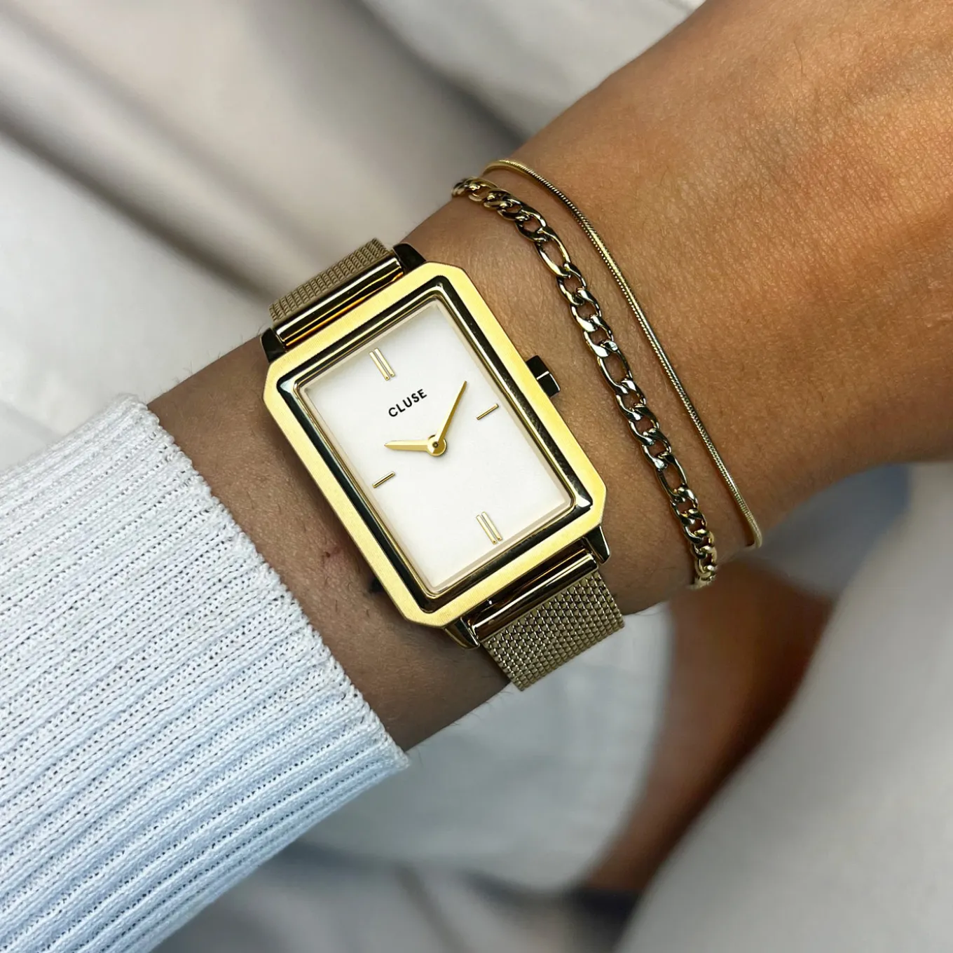 Shop Gift Box Fluette Mesh White Watch and Double Chain Bracelet, Gold Colour Damen Fluette