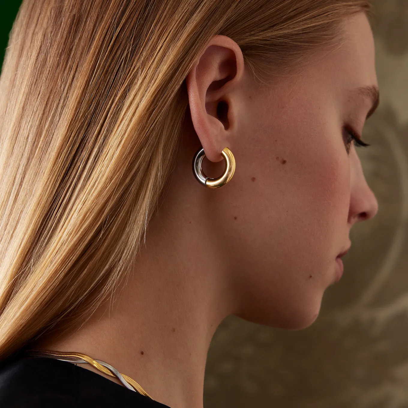 lev_hoop_earrings_bicolor_2.webp Cheap Élevé Hoop Earrings, Bicolor Ohrringe